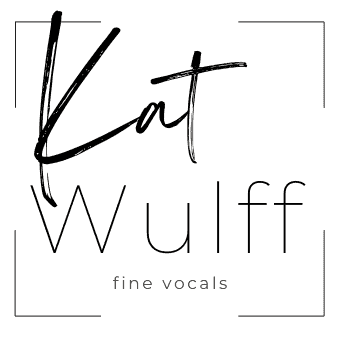 Das Logo von Sängerin, Songschreiberin und Stimmtrainerin Kat Wulff.